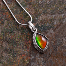 将图片加载到图库查看器,Sterling Silver Freeform Ammolite Pendant