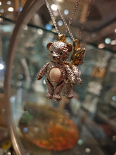将图片加载到图库查看器，Champagne Jade Bear Pendant
