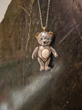 将图片加载到图库查看器，Champagne Jade Bear Pendant
