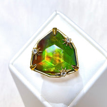 将图片加载到图库查看器，Ammolite Ring 18k Gold Vermeil STARLIGHT Trillion Ammolite Ring with White Topaz
